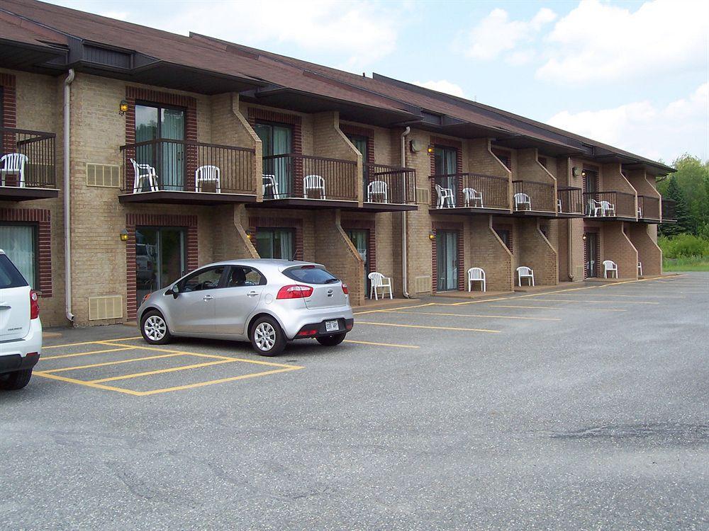 Hotel Le Floral Sherbrooke Exterior photo