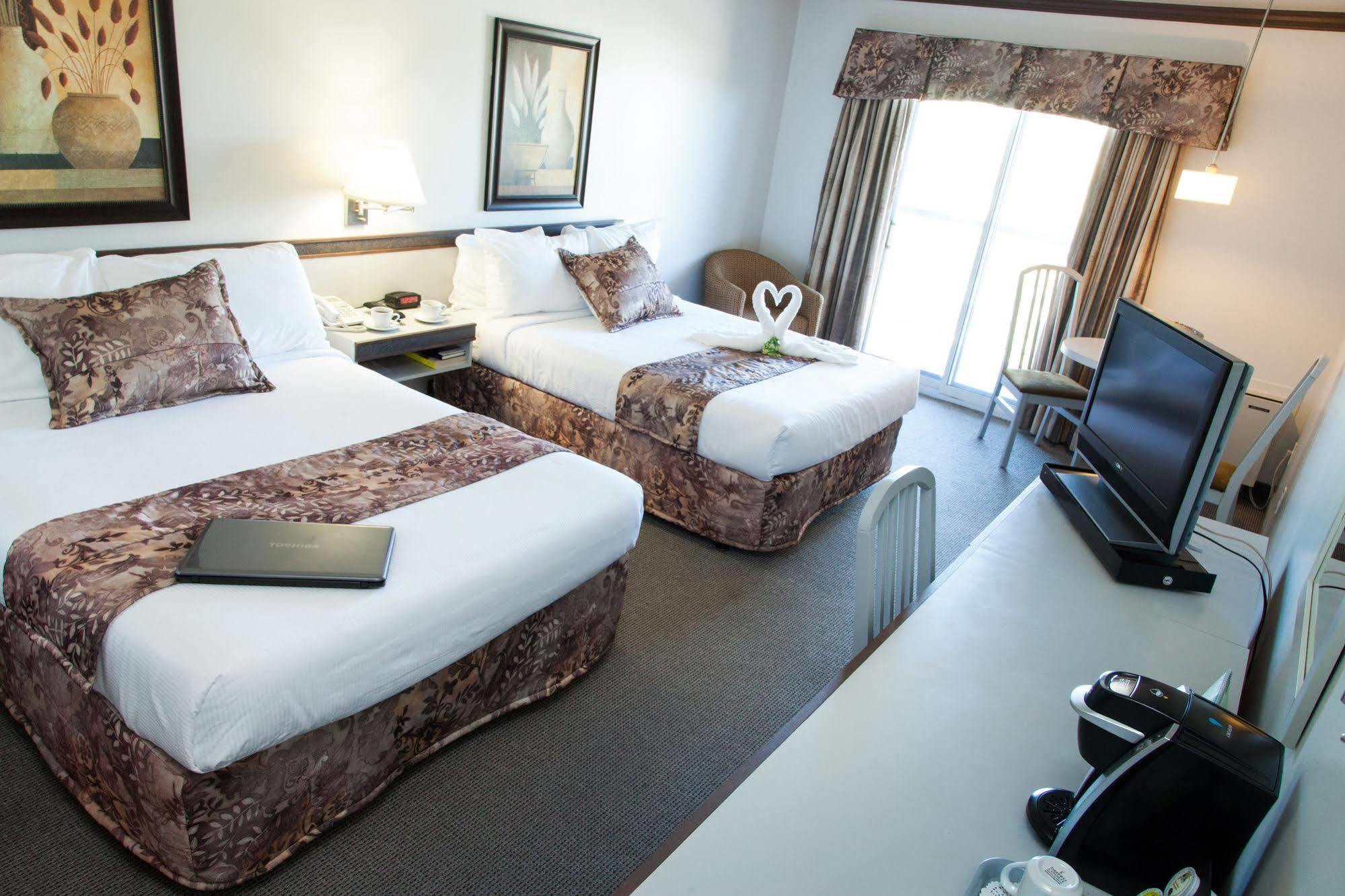 Hotel Le Floral Sherbrooke Exterior photo